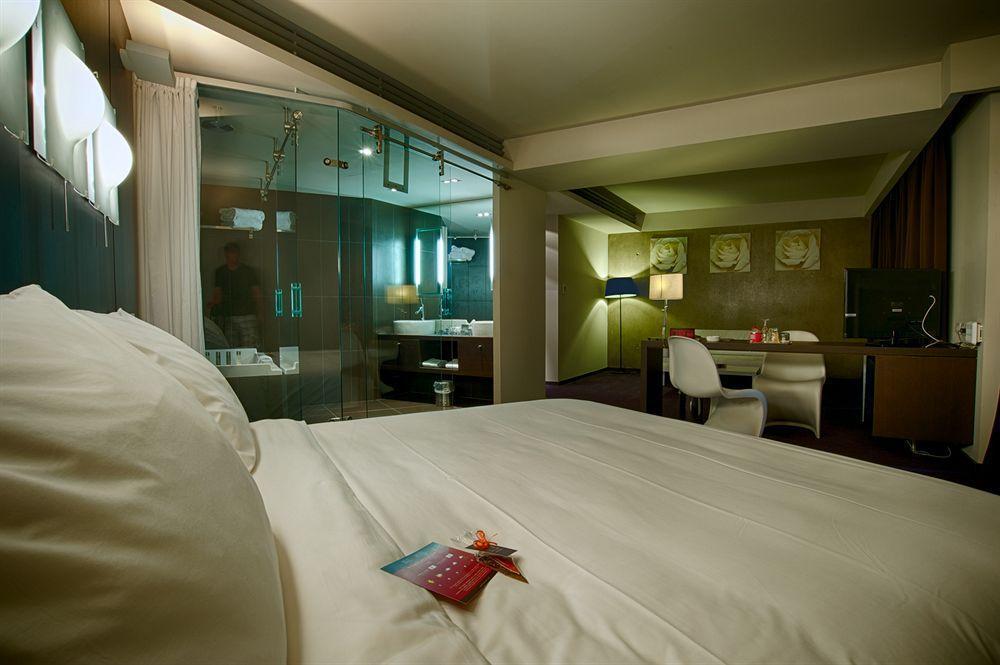 Le Rex Hotel Tarbes Zewnętrze zdjęcie